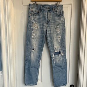 Men’s American Eagle Outfitters Athletic Fit Distressed Light Blue Jeans 32/30